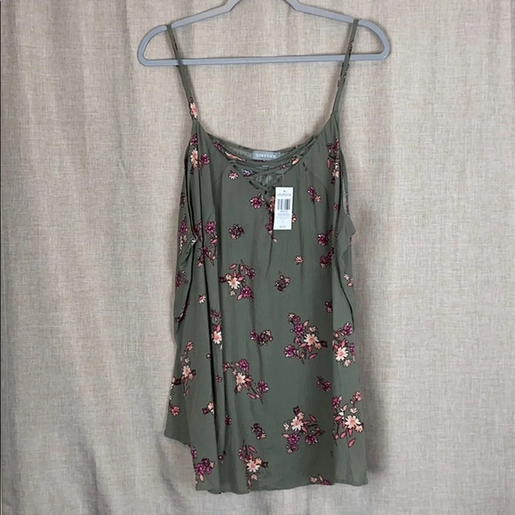 NWT Torrid Lovesick Floral Print Olive Color Top Size 4X - Picture 1 of 6